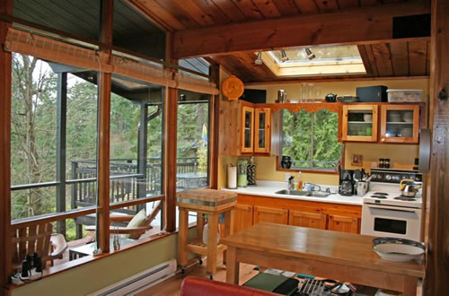 Schooner View Cottage, North Pender Island Accommodation